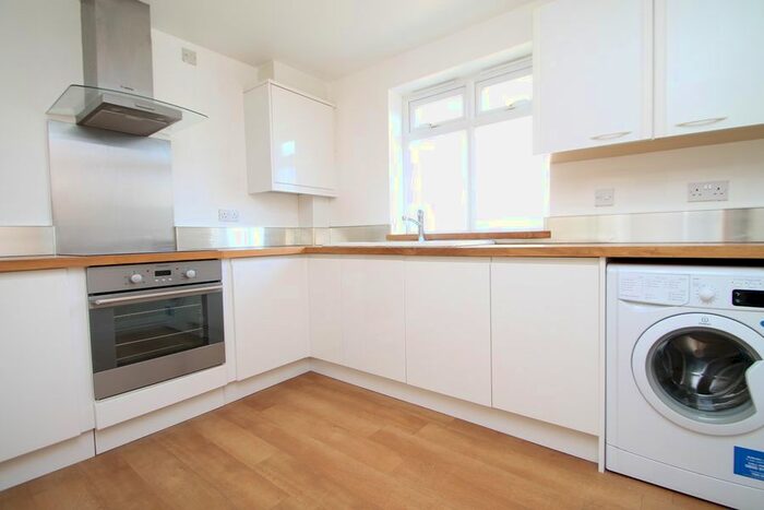 2 Bedroom Flat To Rent In St. James Court, Kingston Road, Staines, TW18