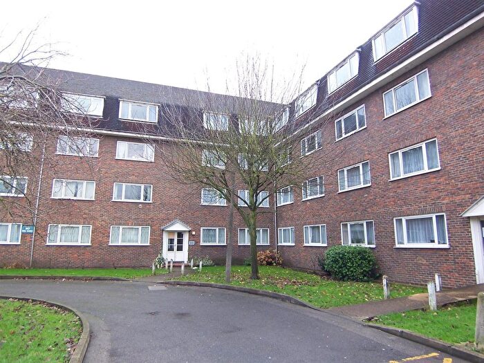 2 Bedroom Flat To Rent In Acacia Grove, New Malden, KT3