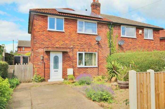 3 Bedroom Semi-Detached House To Rent In Manor Garth, Kellington, DN14