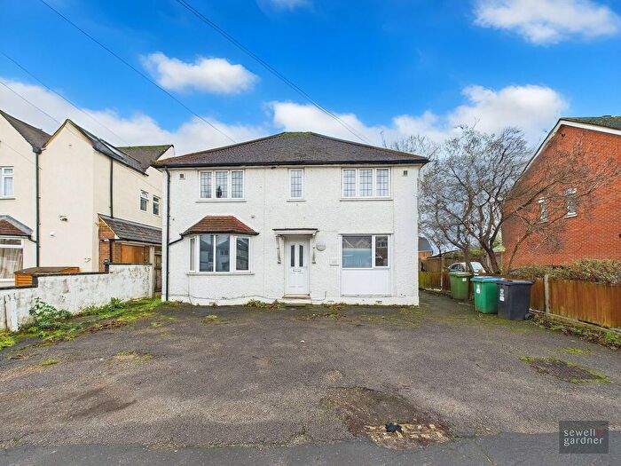 4 Bedroom Detached House For Sale In St. Albans Road, Watford, WD25