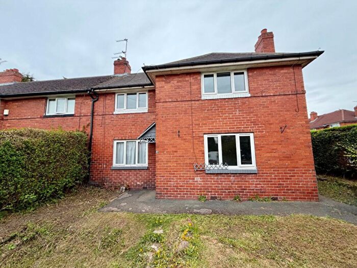 3 Bedroom Semi Detached House To Rent In Dib Lane, Leeds, West Yorkshire, LS8