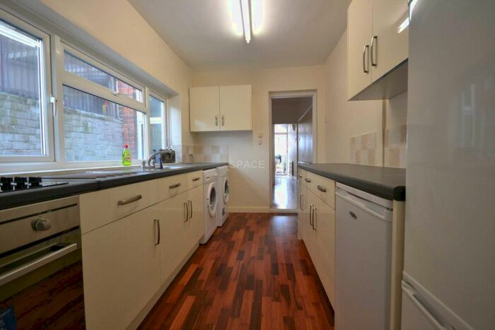 4 Bedroom Terraced House To Rent In Cardigan Road, Reading, Berkshire RG1