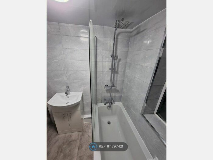 2 Bedroom Flat To Rent In Dean Road, South Shields, NE33