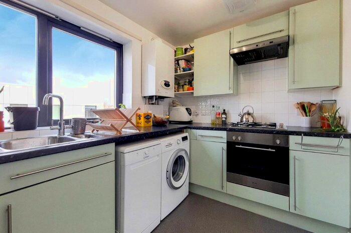 2 Bedroom Flat To Rent In Paradise Road, Little Portugal, SW4
