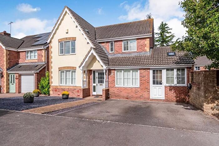 4 Bedroom Detached House For Sale In Harnish Way, Chippenham, SN14