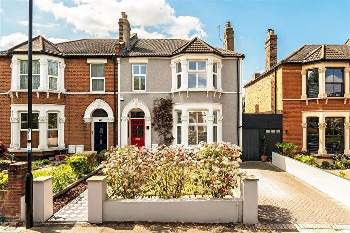 4 Bedroom Semi-detached House For Sale In Broadfield Road, Catford, SE6