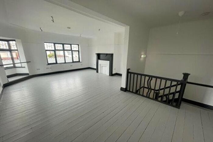 2 Bedroom Flat To Rent In Liverpool Road South, Liverpool, L31