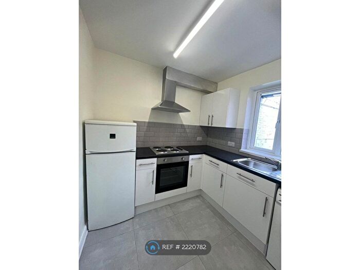 2 Bedroom Maisonette To Rent In Peach Street, Wokingham, RG40