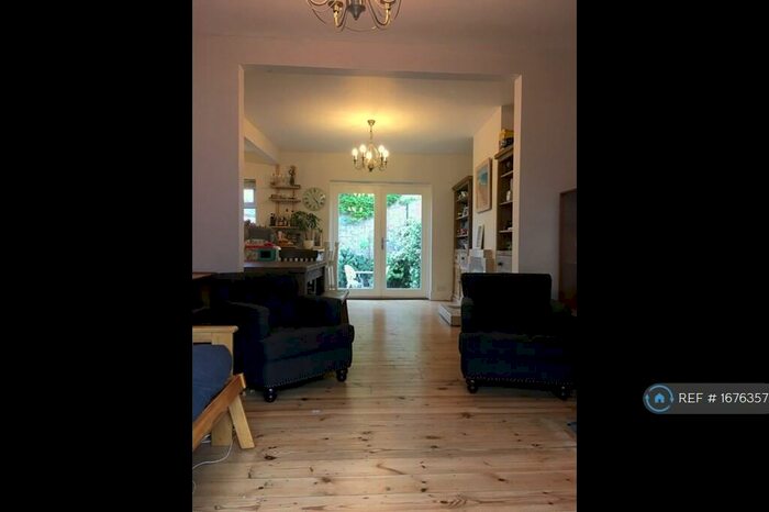 3 Bedroom Semi-Detached House To Rent In Ryedale, London, SE22