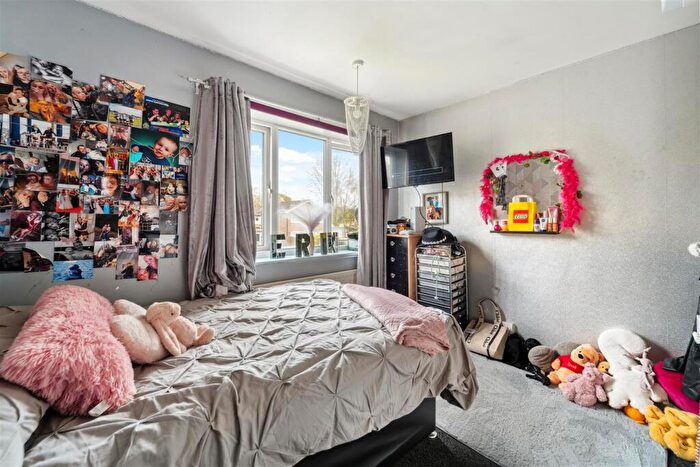 3 Bedroom Terraced House For Sale In Redwood, Sale, M33