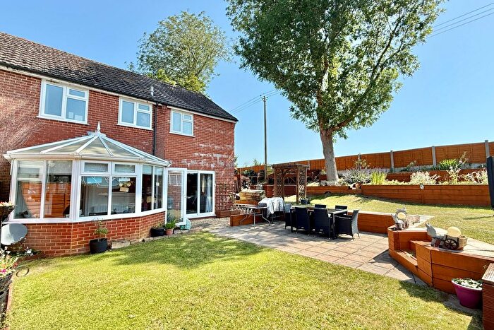 3 Bedroom End Of Terrace House For Sale In Willow Drive, Ringwood, BH24