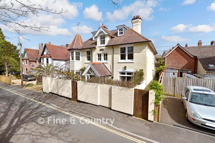 6 Bedroom Detached House For Sale In Madeira Road, Totland, Isle Of Wight, PO39