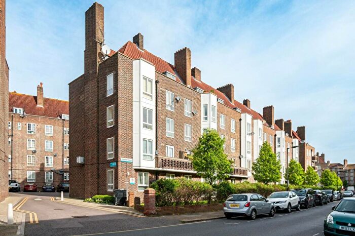 2 Bedroom Flat For Sale In Goldwell House, East Dulwich, London, SE22