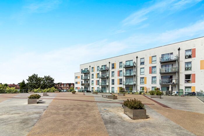 2 Bedroom Flat To Rent In Main Avenue, Enfield, EN1