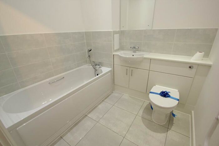 2 Bedroom Apartment To Rent In Woking, GU22