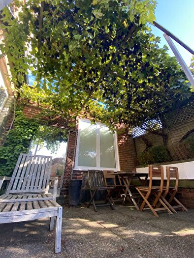 1 Bedroom Flat To Rent In Epsom Road, Holy Trinity, GU1