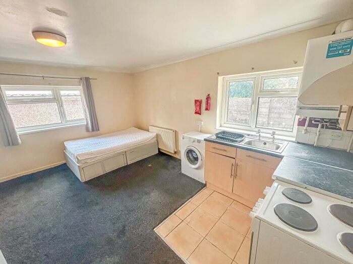 Studio To Rent In Broadway, Treforest, Pontypridd, CF37