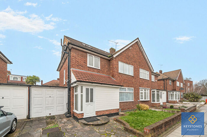 4 Bedroom Detached House For Sale In Horns Road, Barkingside, IG6