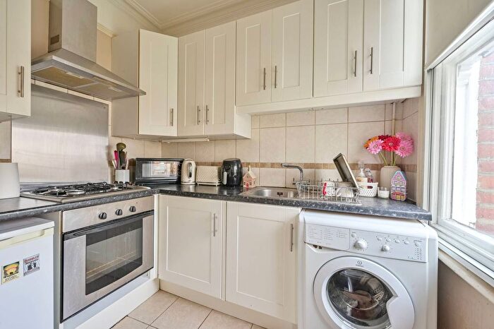 1 Bedroom Flat To Rent In Merton Hall Road, Wimbledon, London, SW19