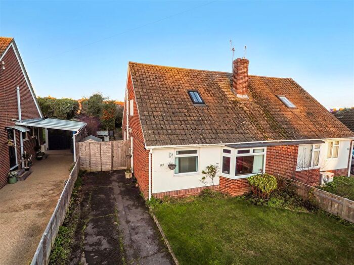 4 Bedroom Semi Detached Bungalow For Sale In The Crescent, Andover, SP10