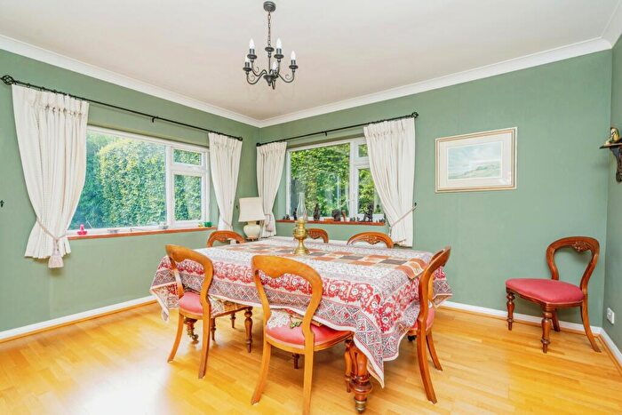 4 Bedroom Detached House For Sale In Dartnell Avenue, West Byfleet, Surrey, KT14