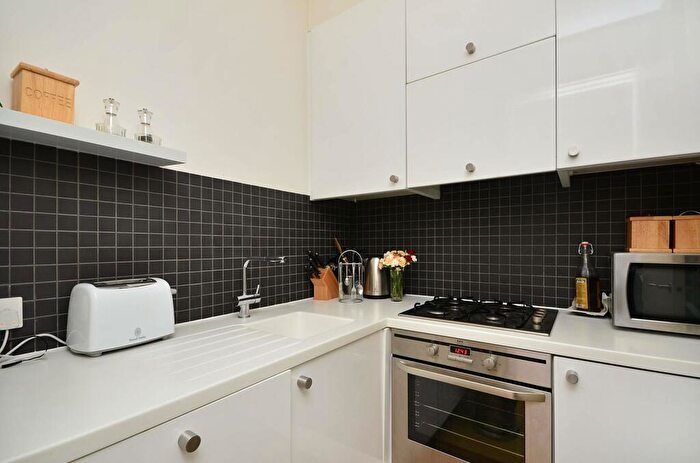 1 Bedroom Flat To Rent In Leather Lane, Farringdon, London, EC1N