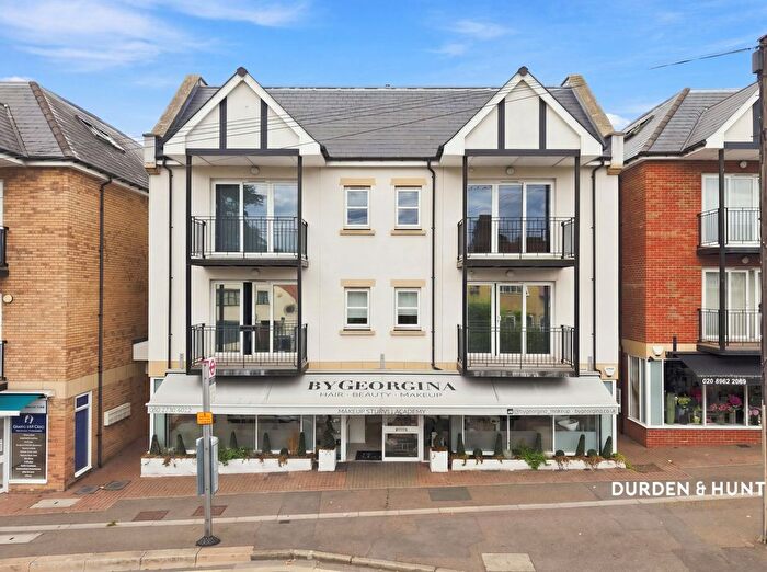 2 Bedroom Flat For Sale In Church Hill, Loughton, IG10
