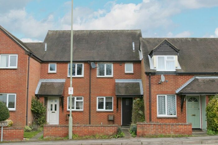 2 Bedroom Property To Rent In Lincoln Place, Thame, Oxfordshire, OX9