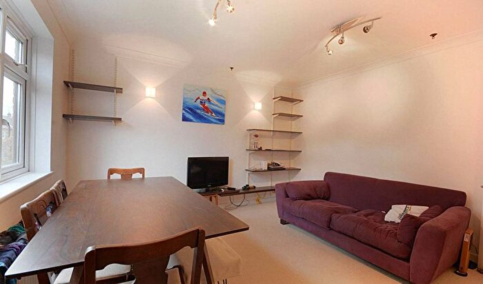 1 Bedroom Flat To Rent In Searles Road, Elephant And Castle, SE1