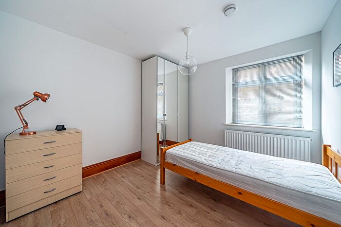 2 Bedroom Flat For Sale In Gordon Road, Ealing, W5