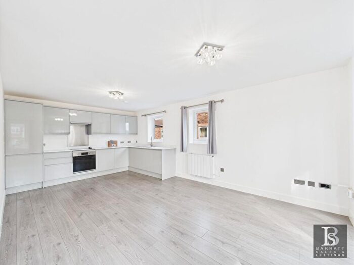2 Bedroom Apartment To Rent In Wycombe Gardens, HP12