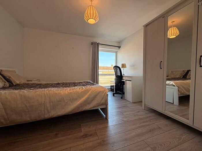 5 Bedroom House To Rent In Harefeilds, OX2