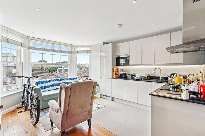 2 Bedroom Flat To Rent In Earls Court Road, Earls Court, SW5