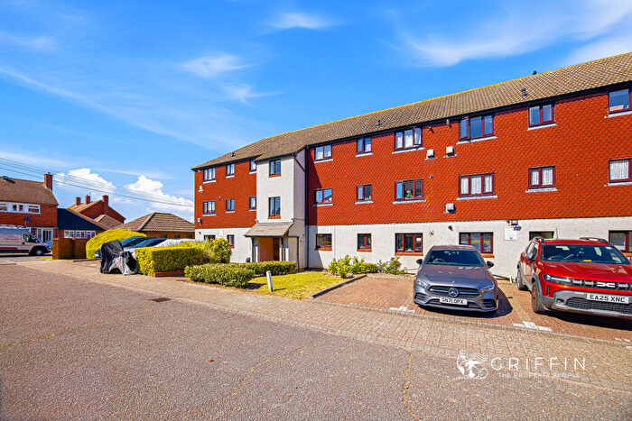 2 Bedroom Flat For Sale In Teviot Avenue, Aveley, South Ockendon, RM15