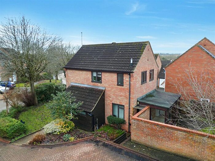 3 Bedroom Detached House For Sale In Audley Mead, Bradwell, Milton Keynes, MK13
