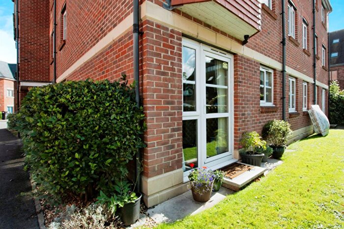 1 Bedroom Flat For Sale In Archers Court, Salisbury, SP1