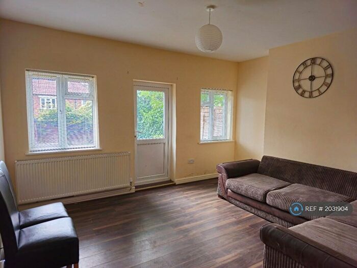 4 Bedroom Terraced House To Rent In Purley Way, Croydon, CR0