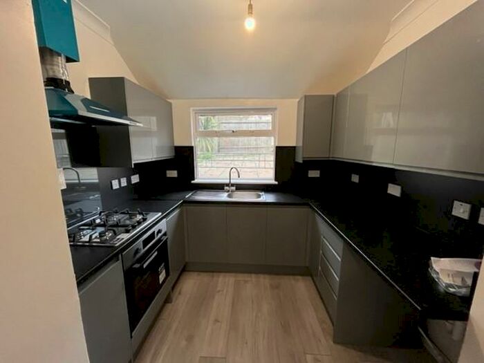 4 Bedroom House To Rent In St. Leonards Avenue, Chatham, ME4