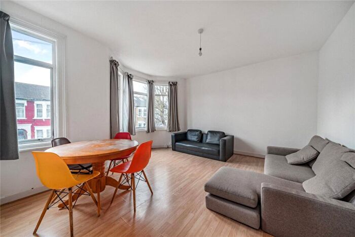2 Bedroom Flat To Rent In Beresford Road, Harringay, London, N8