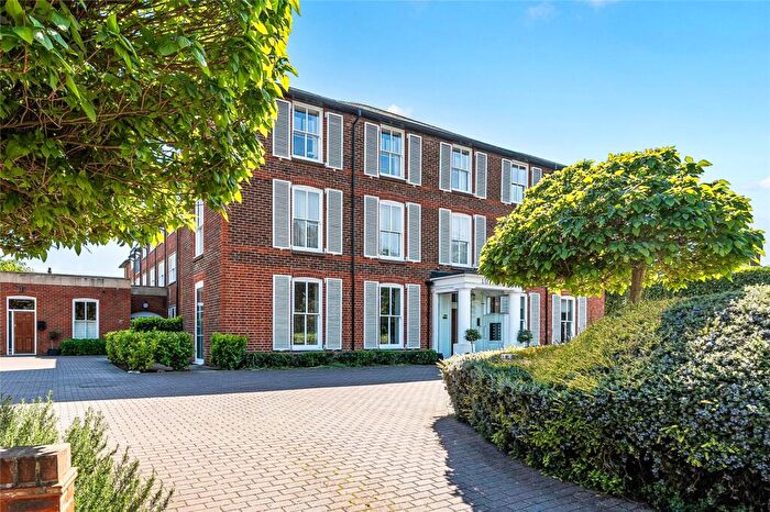 1 Bedroom Flat For Sale In Newark Lane, Ripley, Surrey, GU23