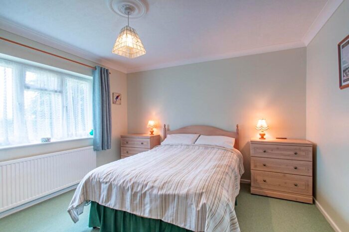 3 Bedroom Bungalow For Sale In Elland Road, Churwell, Morley, Leeds, LS27