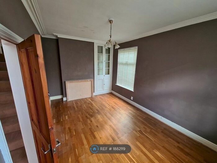 4 Bedroom Semi-Detached House To Rent In Cambridge Road, Manchester, M9