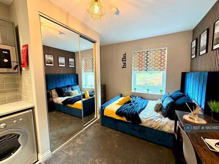 Studio To Rent In Newcastle Road, Reading, RG2