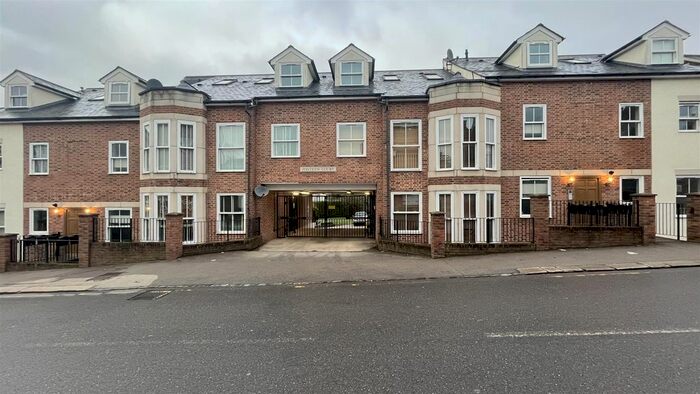 2 Bedroom Flat To Rent In Lesbourne Road, Reigate, RH2