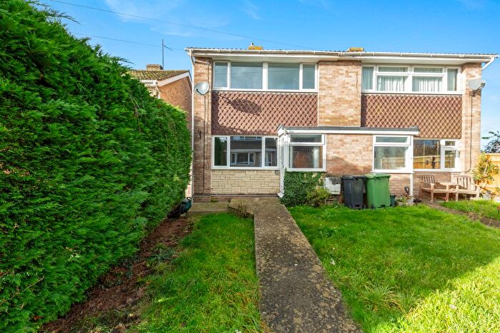 3 Bedroom Semi Detached House For Sale In Vicarage Close, Chalgrove, Oxford, OX44