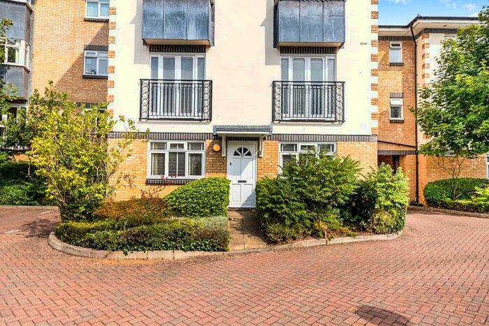 2 Bedroom Flat To Rent In Morello Gardens, Stevenage Road, Hitchin, Hertfordshire, SG4