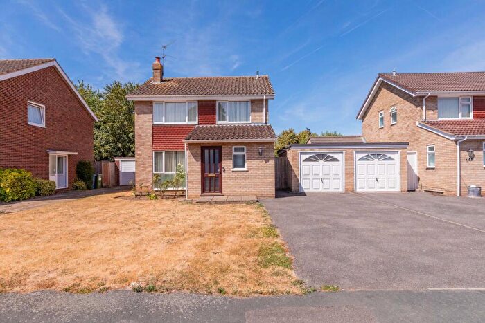 3 Bedroom Detached House For Sale In Winchester Drive, Maidenhead, SL6