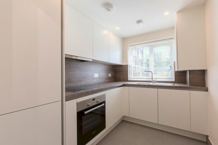 1 Bedroom Flat To Rent In Carterhatch Lane, Enfield, EN1