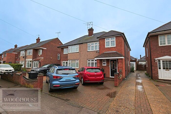 4 Bedroom Semi Detached House For Sale In Palmers Way, Cheshunt, EN8