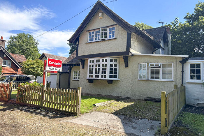 4 Bedroom Semi-Detached House For Sale In Hill Street, Calmore, Southampton, SO40